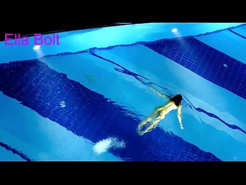 ❤️ मी पाहणे थांबवू शकत नाही, तरुण गोरा ELLA BOLT रिसॉर्ट पूलमध्ये नग्न पोहताना पकडला गेला ☑ अश्लील mr.pornsos-com.ru ️❤
